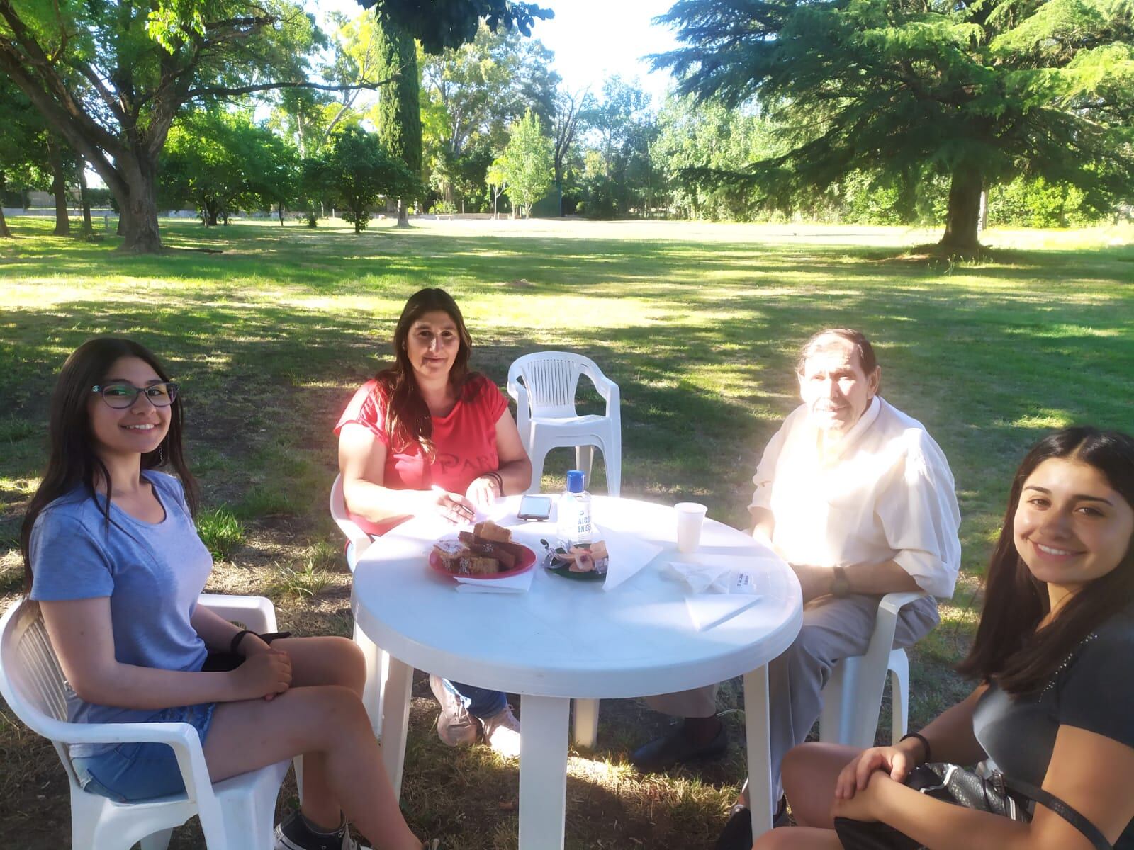 Brindis de fin de año en la residencia del Geriátrico Municipal de Tres Arroyos