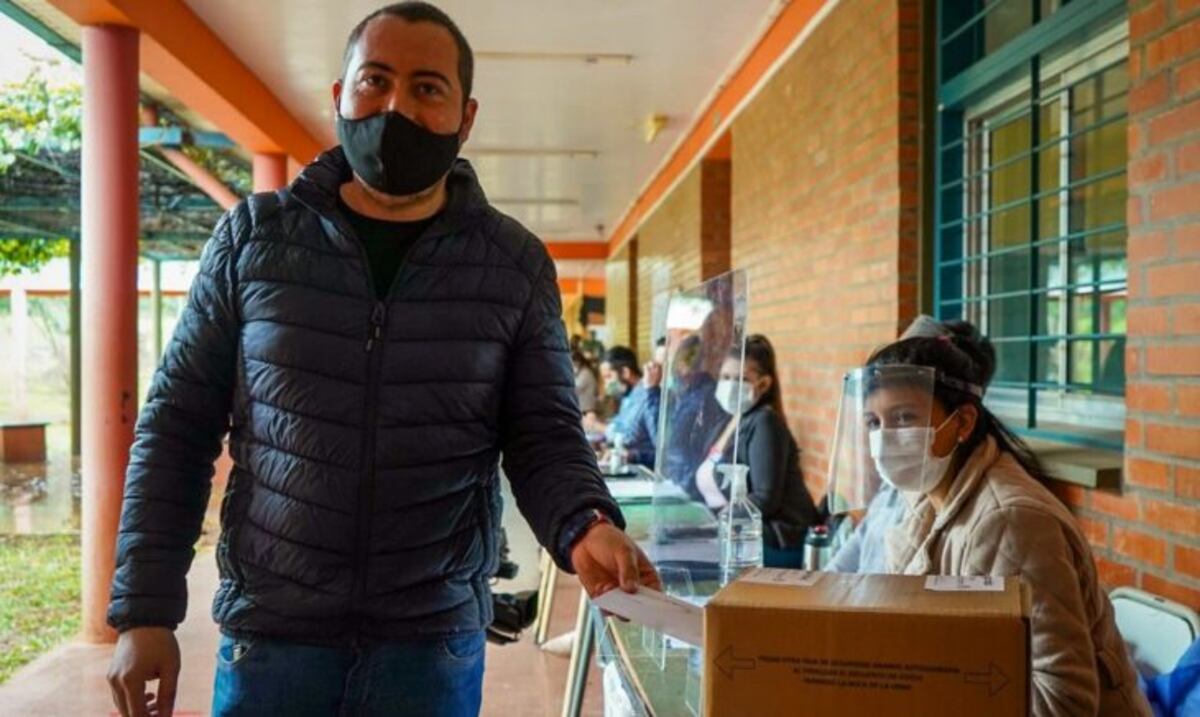 Luego de votar, el candidato Santiago Mansilla dijo “Es importante participar, le hace bien a la democracia”