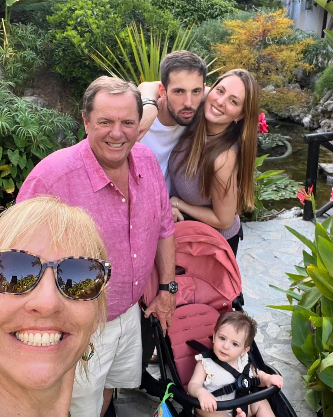 Jimena viajó a España junto a su familia.