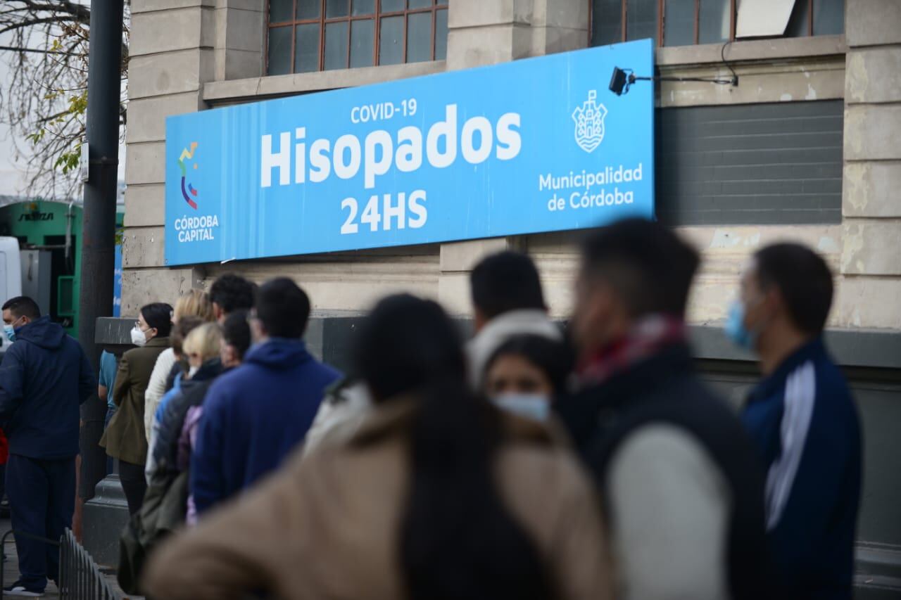 Este jueves, se registró una importante demanda en el centro de testeo de Avenida Colón.