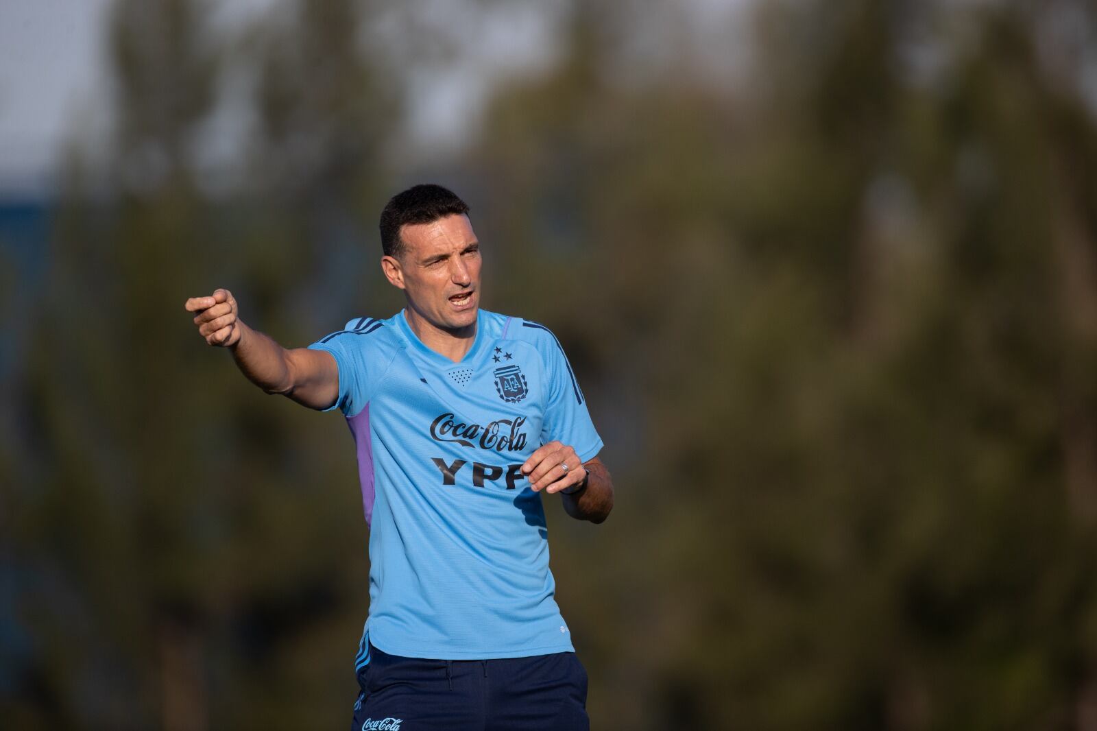 La selección empezó a preparar el partido del jueves con Paraguay con Lionel Scaloni a la cabeza. (@Argentina)