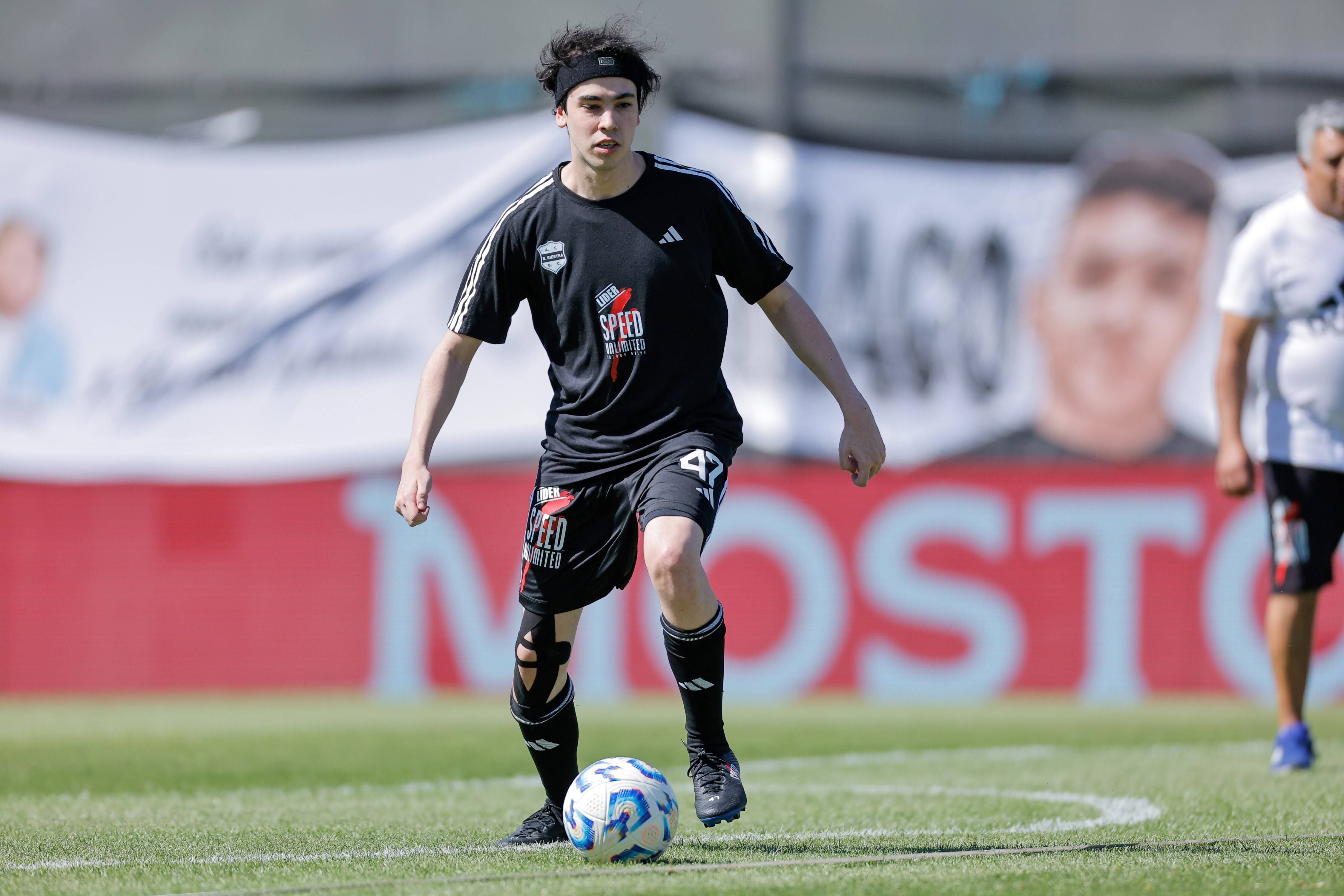 Spreen fue titular ante el Fortín, pero no tocó la pelota.