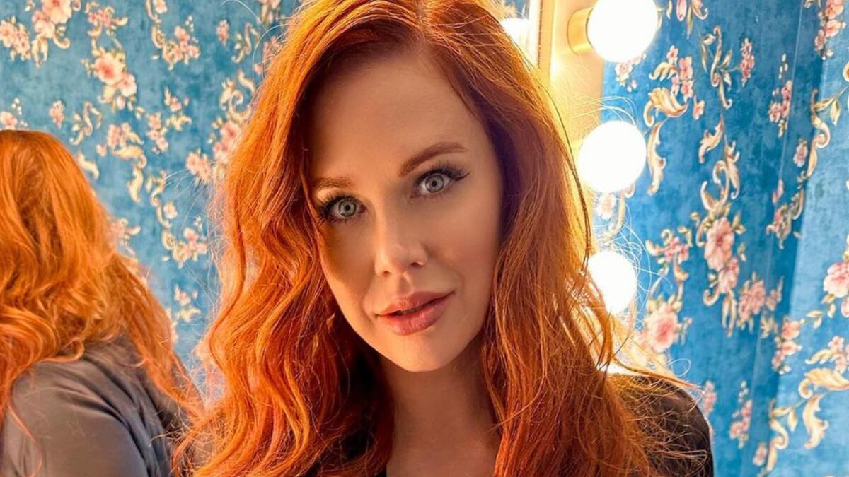 Maitland Ward Baxter adelantó el estreno de “Casting Couch”, un nuevo proyecto para adultos, con una foto explosiva
