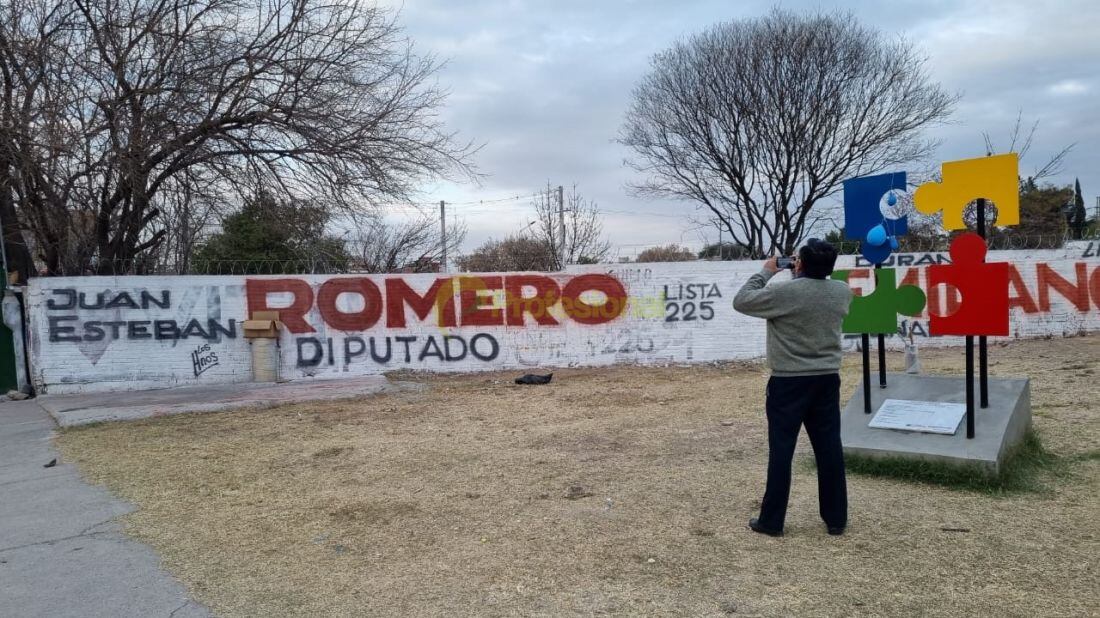 Indignación por una pintada política en la pared de una escuela salteña