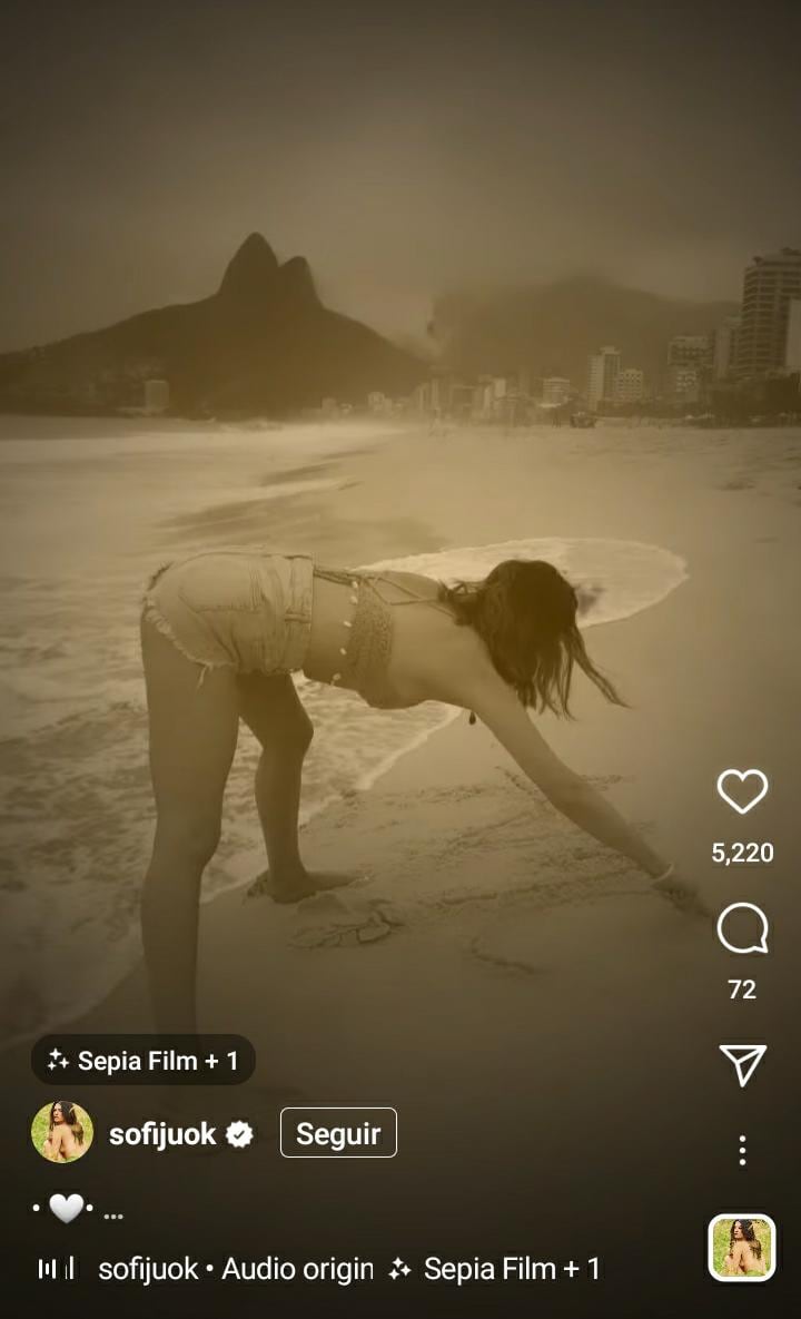 Sofia Jimenez en la playa