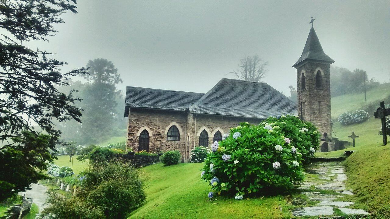 La Iglesia de Villa Nougués fue fundada en 1904, y desde allí se puede ver todo el pueblo.