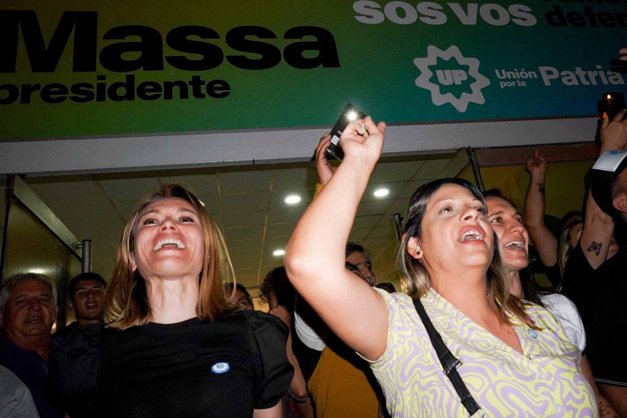 Estévez celebrando el triunfo de Massa.