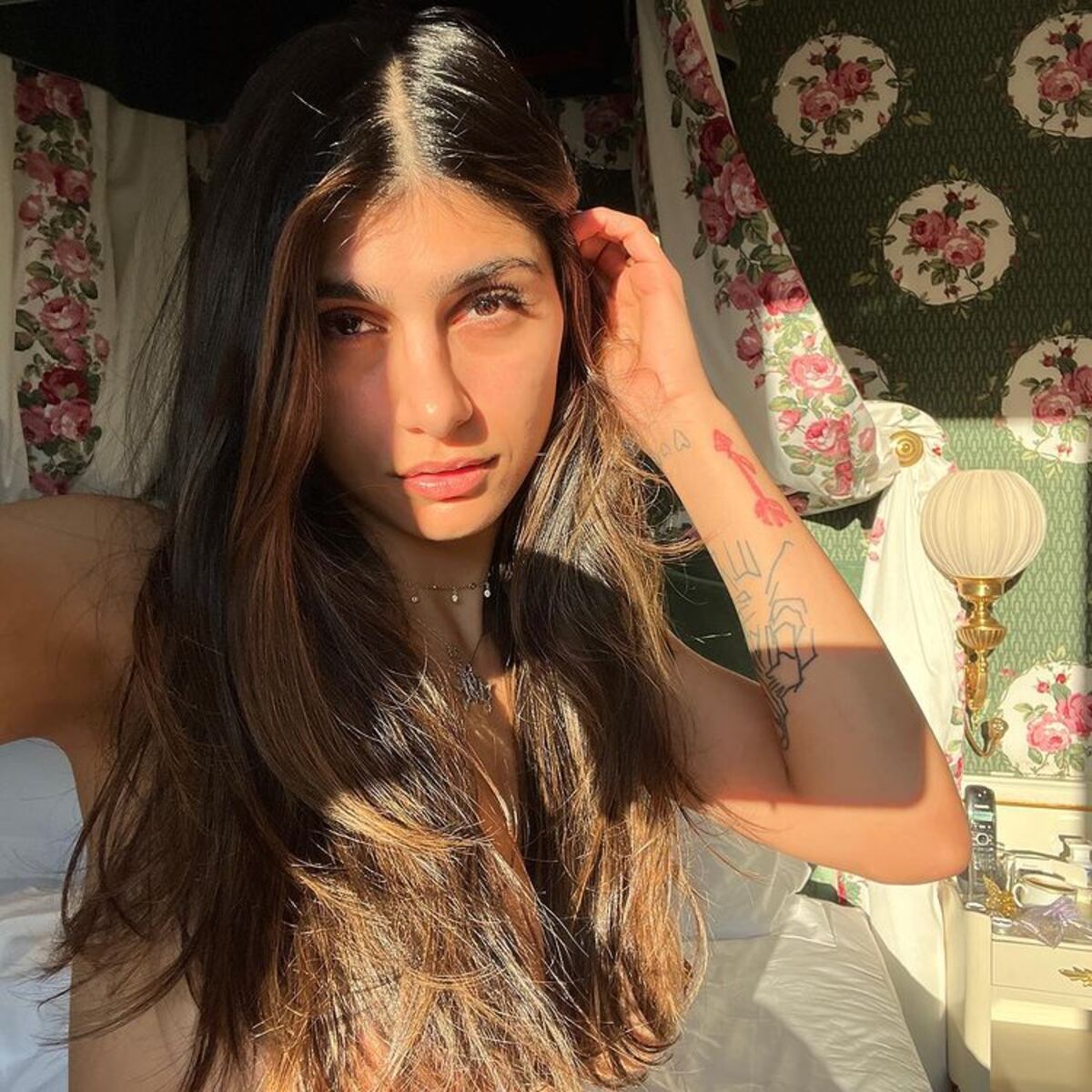 Mia Khalifa lució una bikini verde y se animó a hacer surf en las playas de México