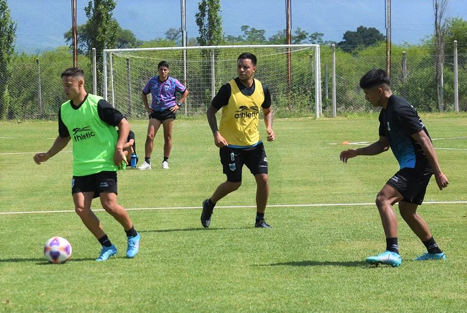 El plantel de Gimnasia y Esgrima de Jujuy comenzó este lunes en la vecina provincia de Salta la parte más intensa de la pretemporada.