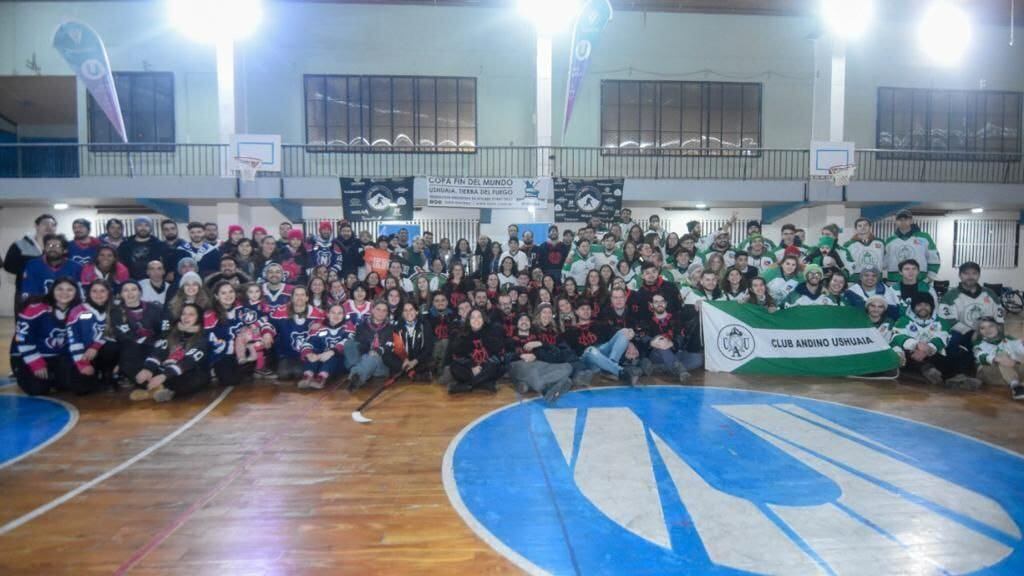 CAU y Los Ñires hicieron una gran presentación durante el desarrollo del torneo.