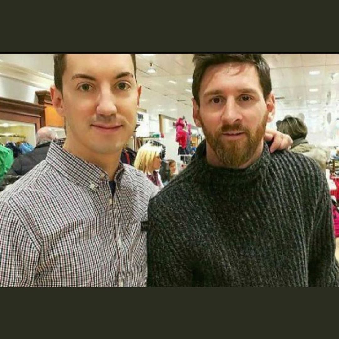 Messi con fanáticos.