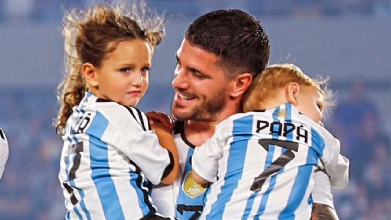 Desde la tribuna: el tierno momento que protagonizaron Rodrigo De Paul y su hija