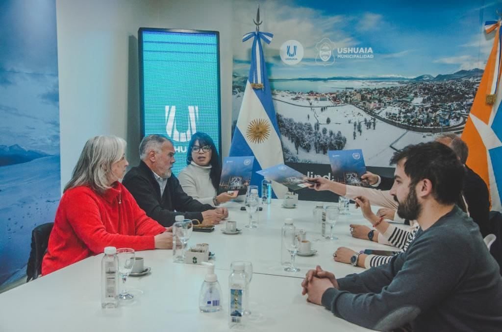 La secretaria de Políticas Sociales, Sanitarias y Derechos Humanos de Ushuaia, Sabrina Marcucci, se reunió con el titular de la Secretaría Nacional de Niñez, Adolescencia y Familia (SENAF), Daniel Lerner.