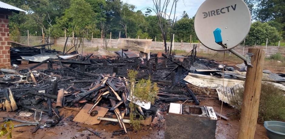 Un incendio consumió una vivienda en Eldorado.