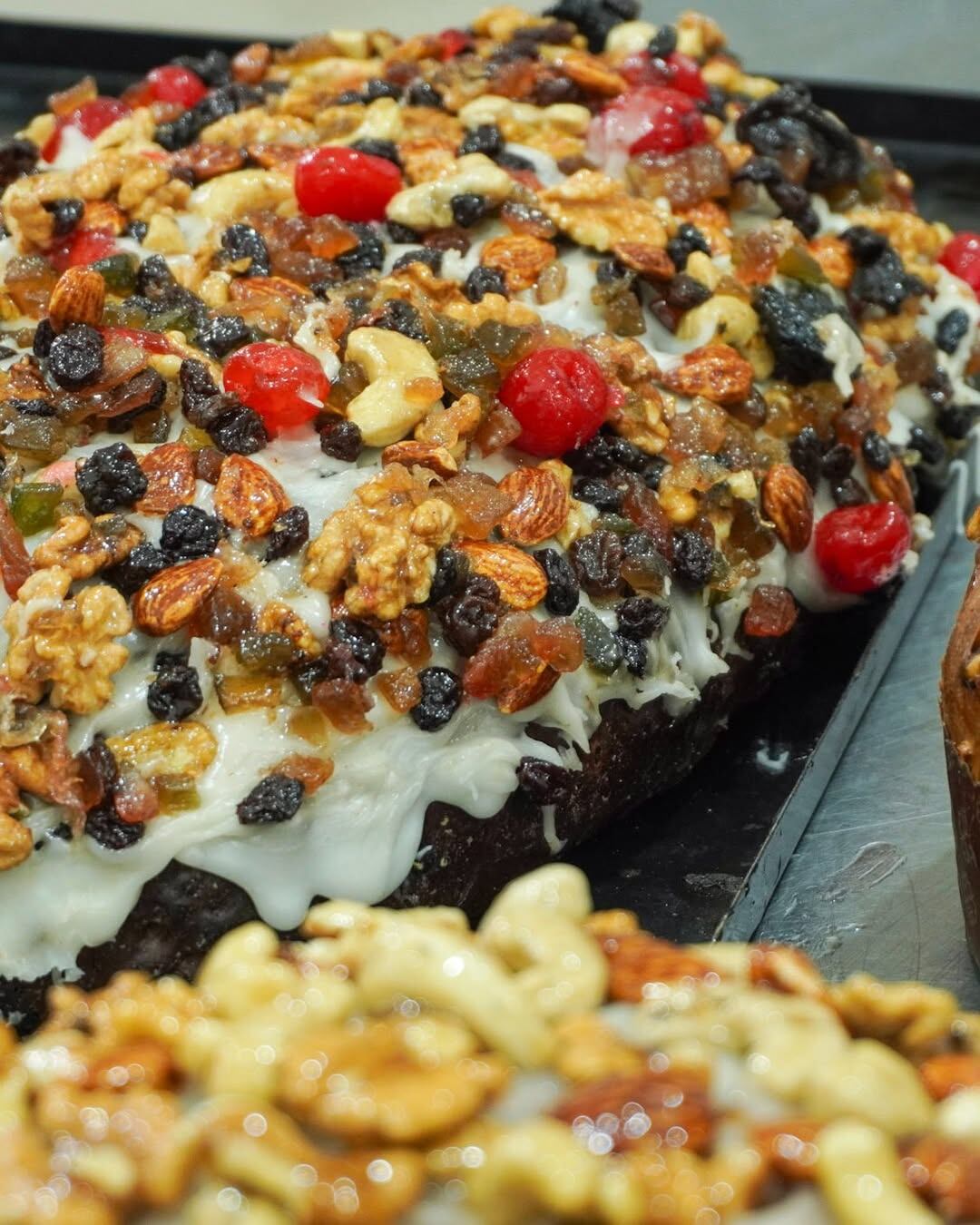 El pan dulce de Perdú tiene frutas abrillantadas y frutos secos.