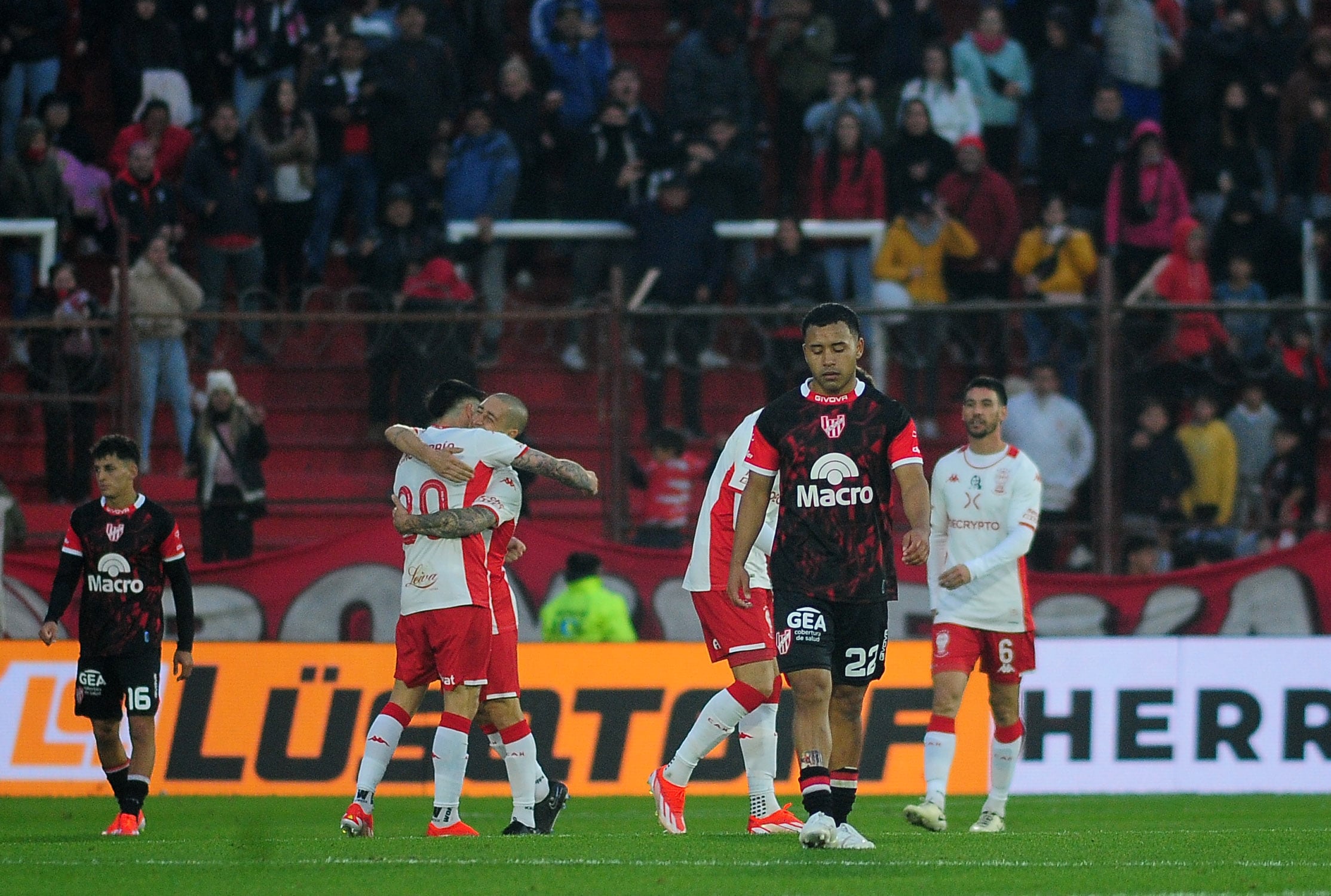 Instituto cayó 0-1 ante Huracán, por la Liga Profesional, en Buenos Aires. (Fotobaires)