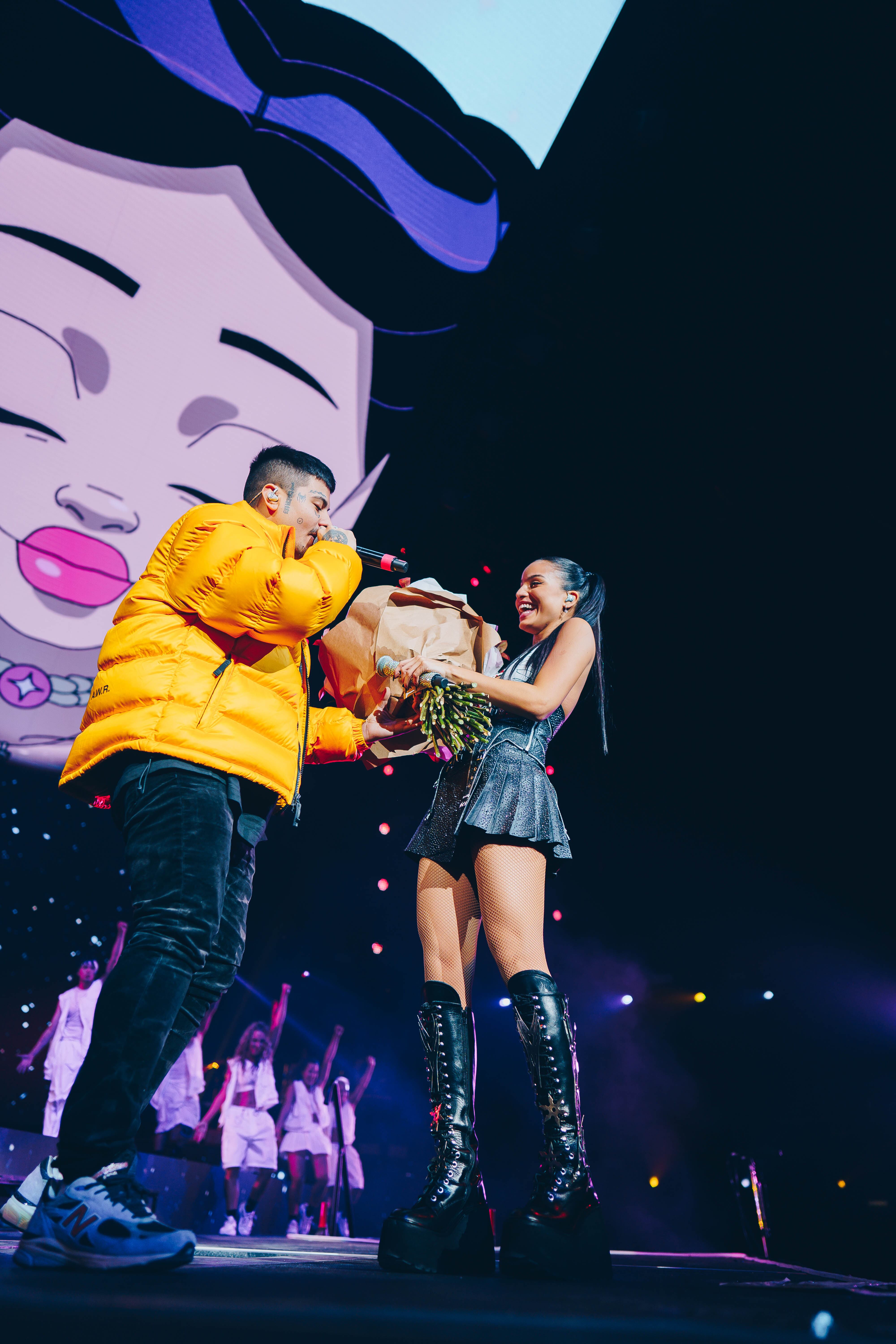 Duki y Emilia Mernes en el Movistar Arena