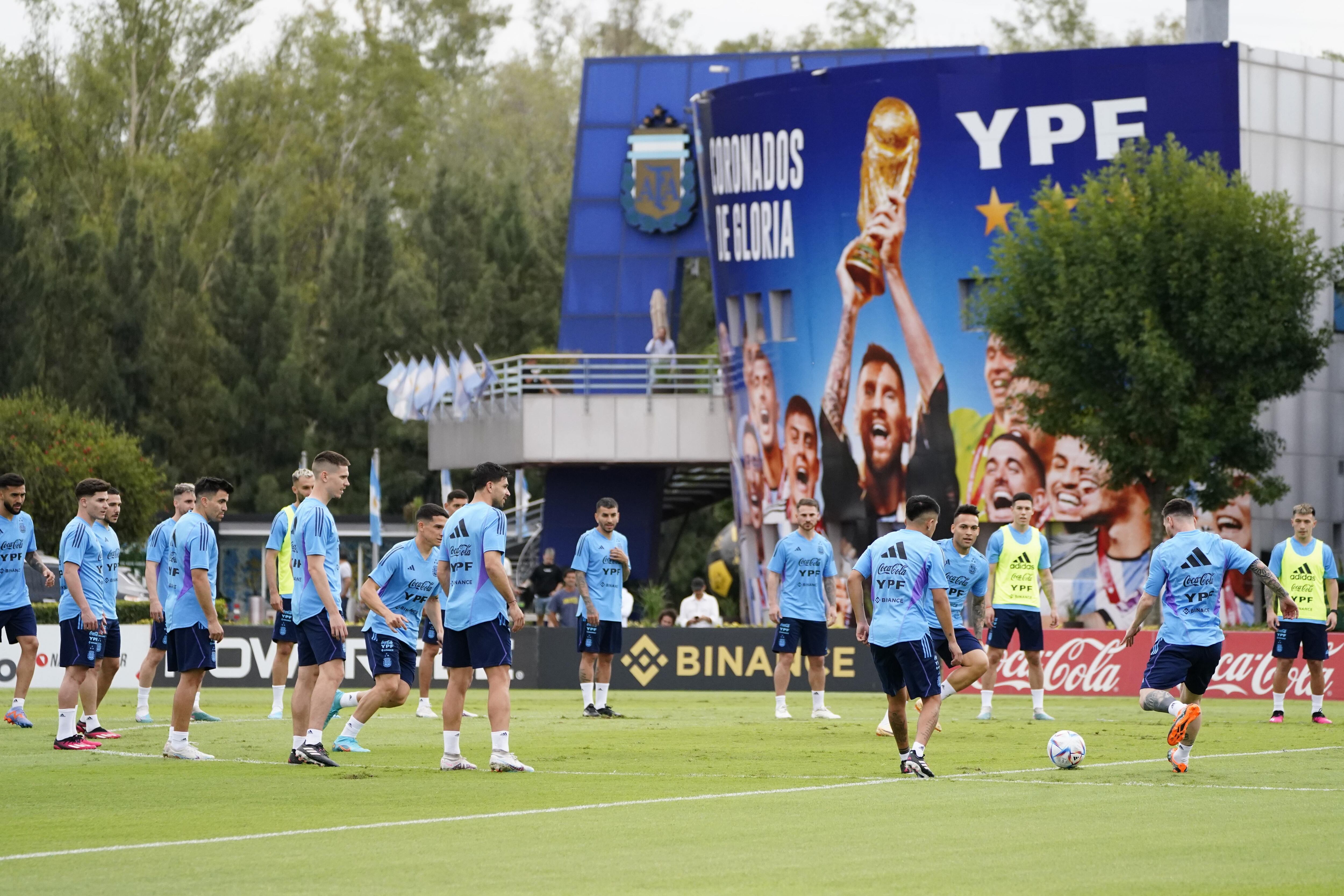 Foto del entrenamiento de la selección argentina en el predio de Ezeiza antes del amistoso con Panamá. (Gentileza Clarín)