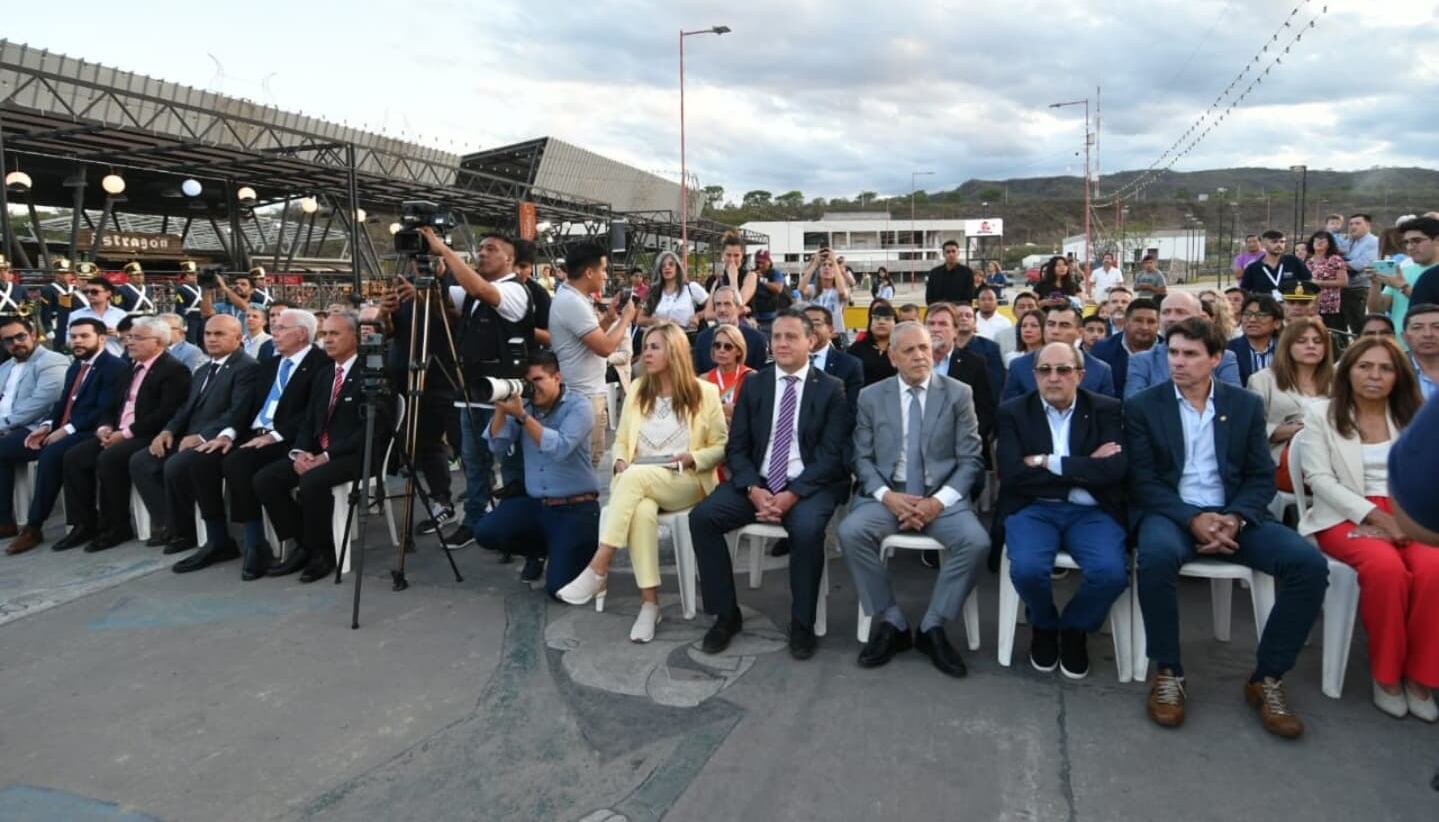 Autoridades e invitados especiales presentes en el acto de inauguración oficial de la Expojuy en su decimosexta edición.