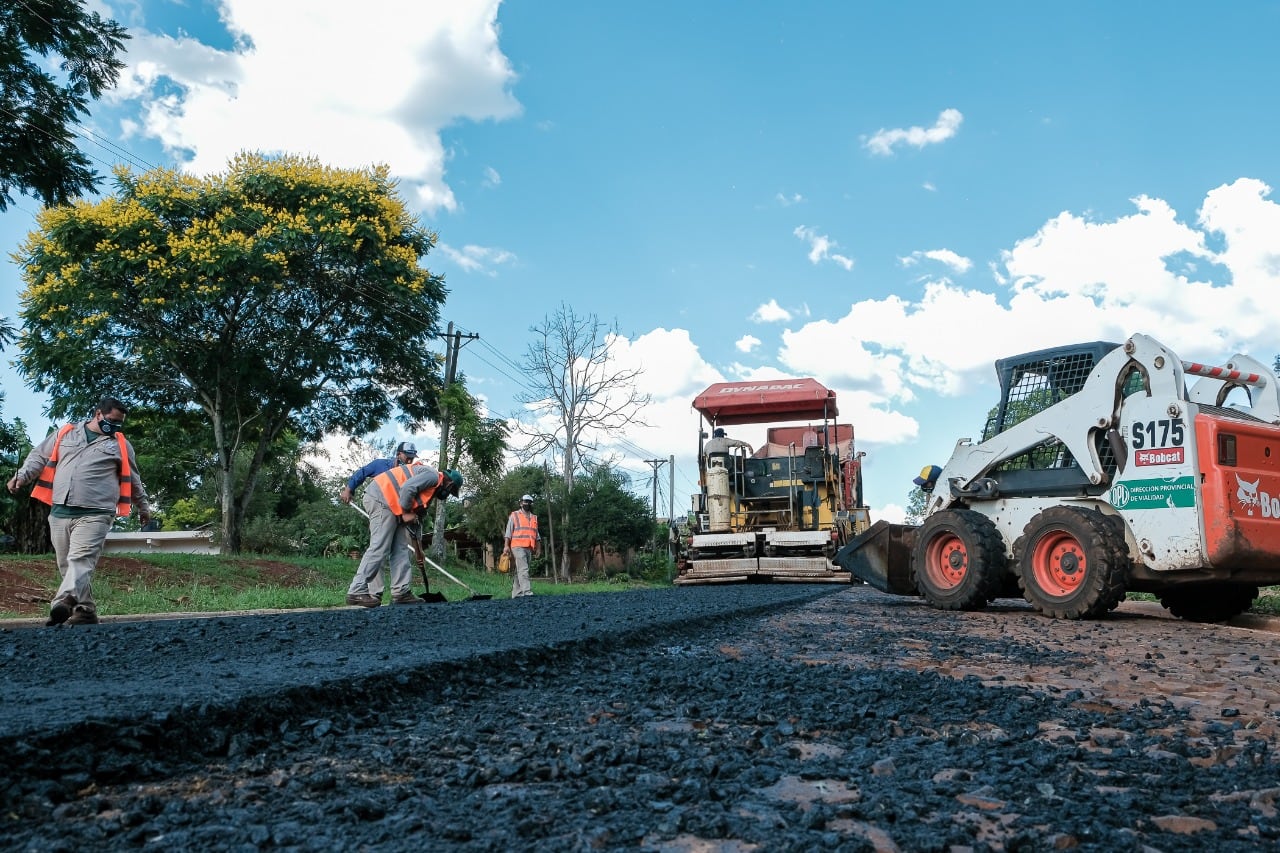 San Pedro: trabajan en el asfaltado de la Av. Nicanor del municipio