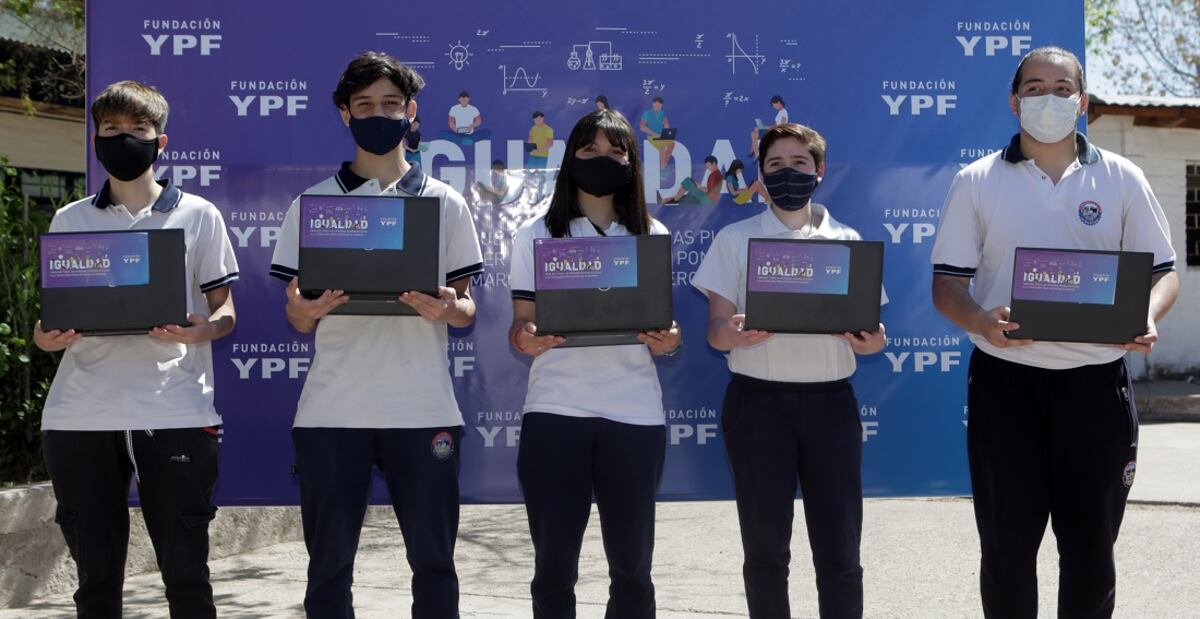 La Fundación YPF donó 510 computadoras a estudiantes de escuelas técnicas mendocinas