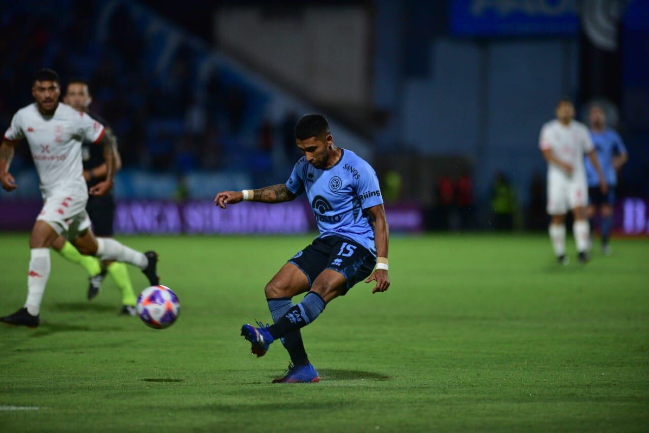 Matías "el Caco" García vuelve a ser titular en Belgrano (José Gabriel Hernández / La Voz).