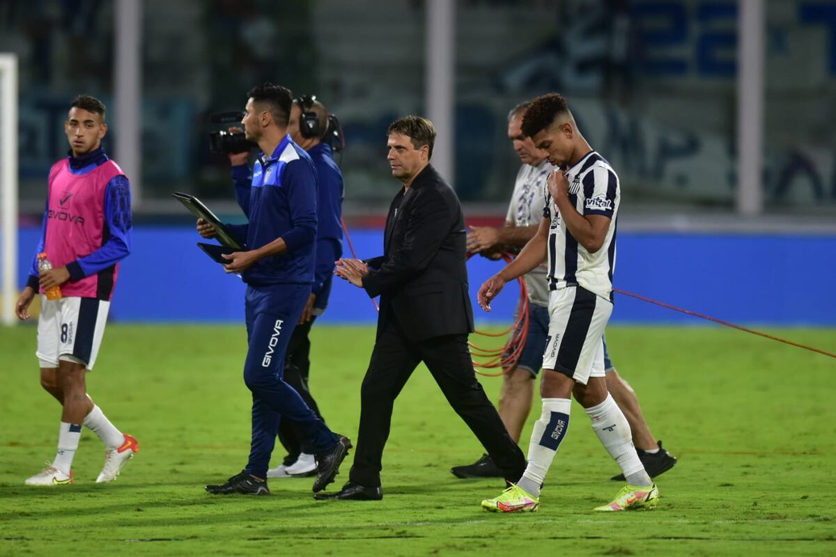 Talleres perdió y quedó último: último de Ángel Hoyos