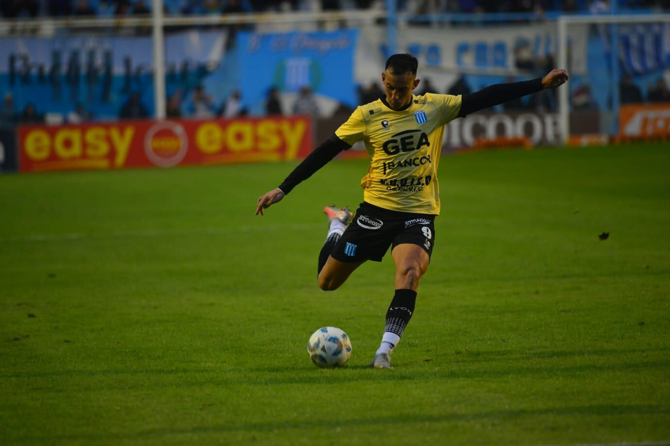 Racing recibió a San Martín de Tucumán en Nueva Italia por la Primera Nacional. (Javier Ferreyra / La Voz)