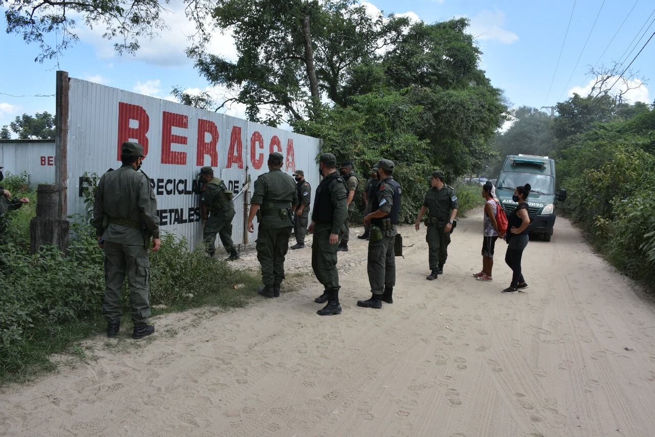 La banda traficaba aceite a Bolivia con una manguera a través de la frontera