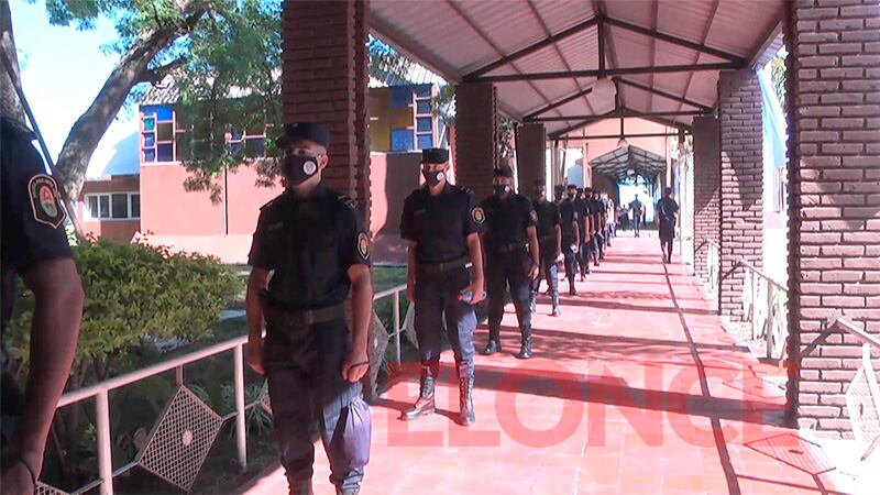 Fueron vacunados 90 agentes del segundo año de la carrera policial y 63 del tercer año, además de directivos .