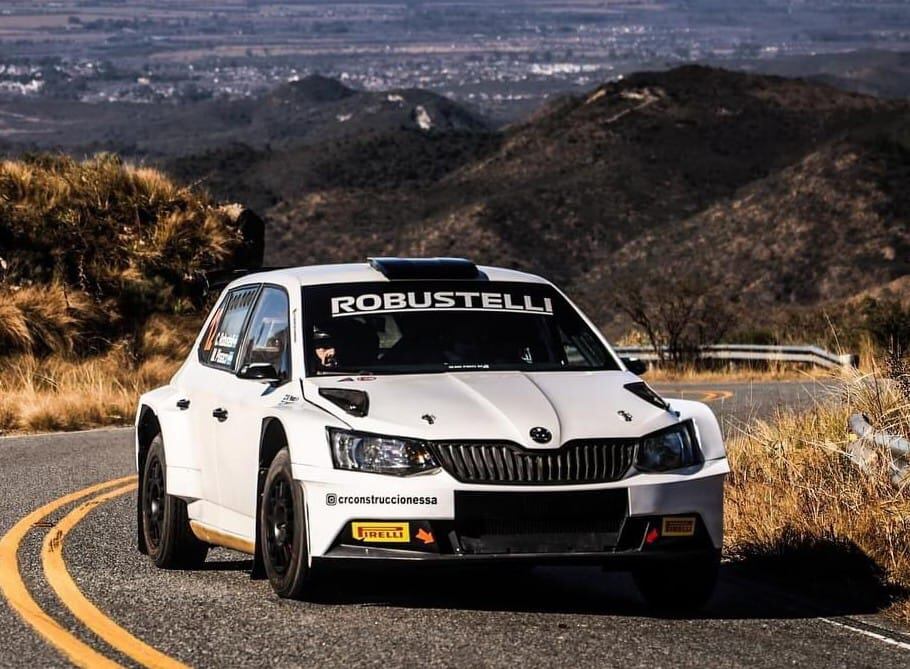 El platense Claudio Robustelli fue el ganador absoluto del Rally Día de la Bandera, por el certamen cordobés. Pilotos de todo el país concurren al Rally Cordobés en virtud de tu notable nivel deportivo y tecnológico.