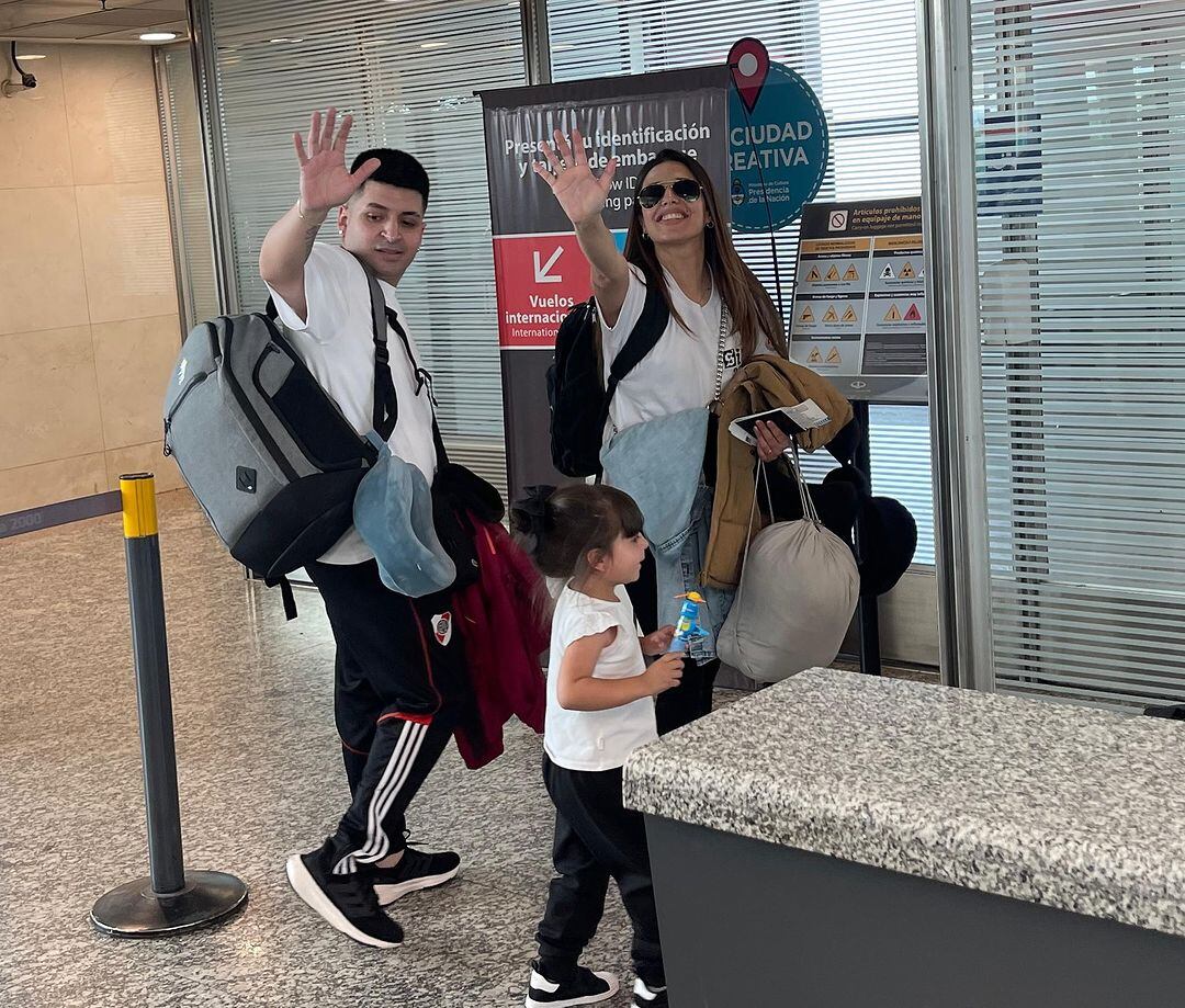 La cantante y su familia viajaron a España, de cara a la gira de La Banda de Carlitos.