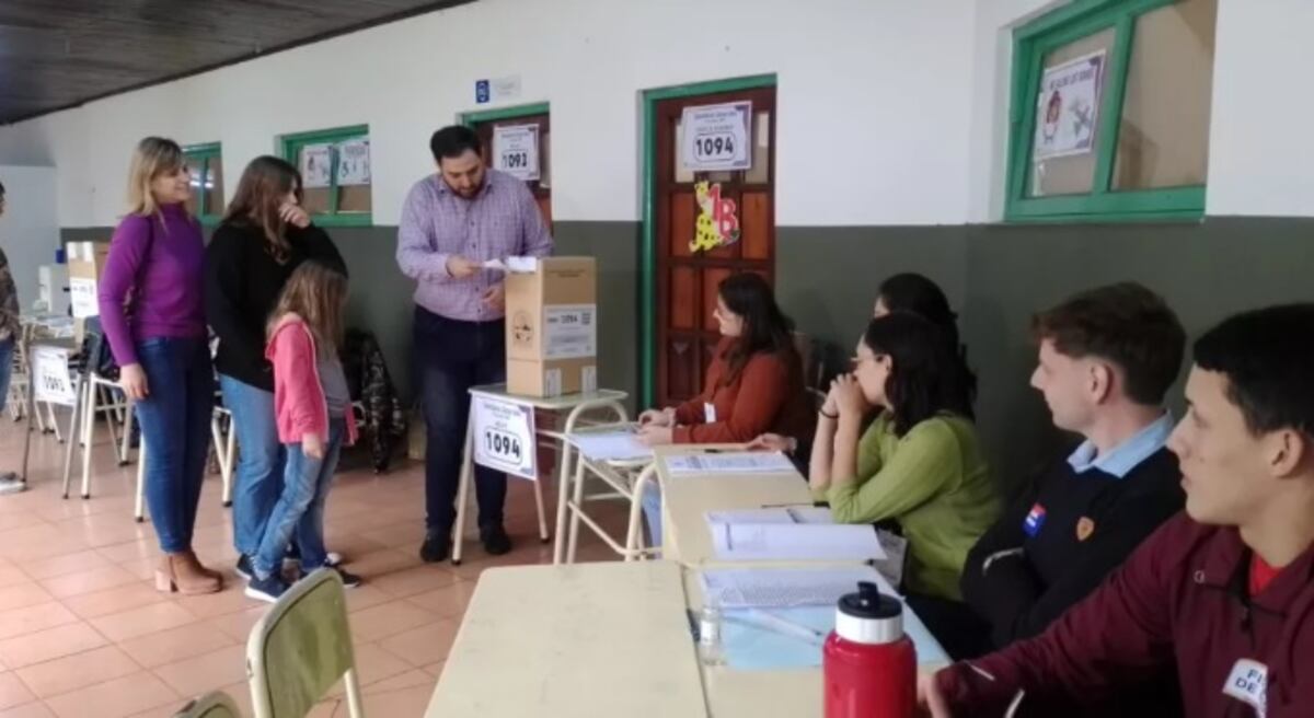 Matías Sebely, candidato a intendente de Alem, emitió su voto