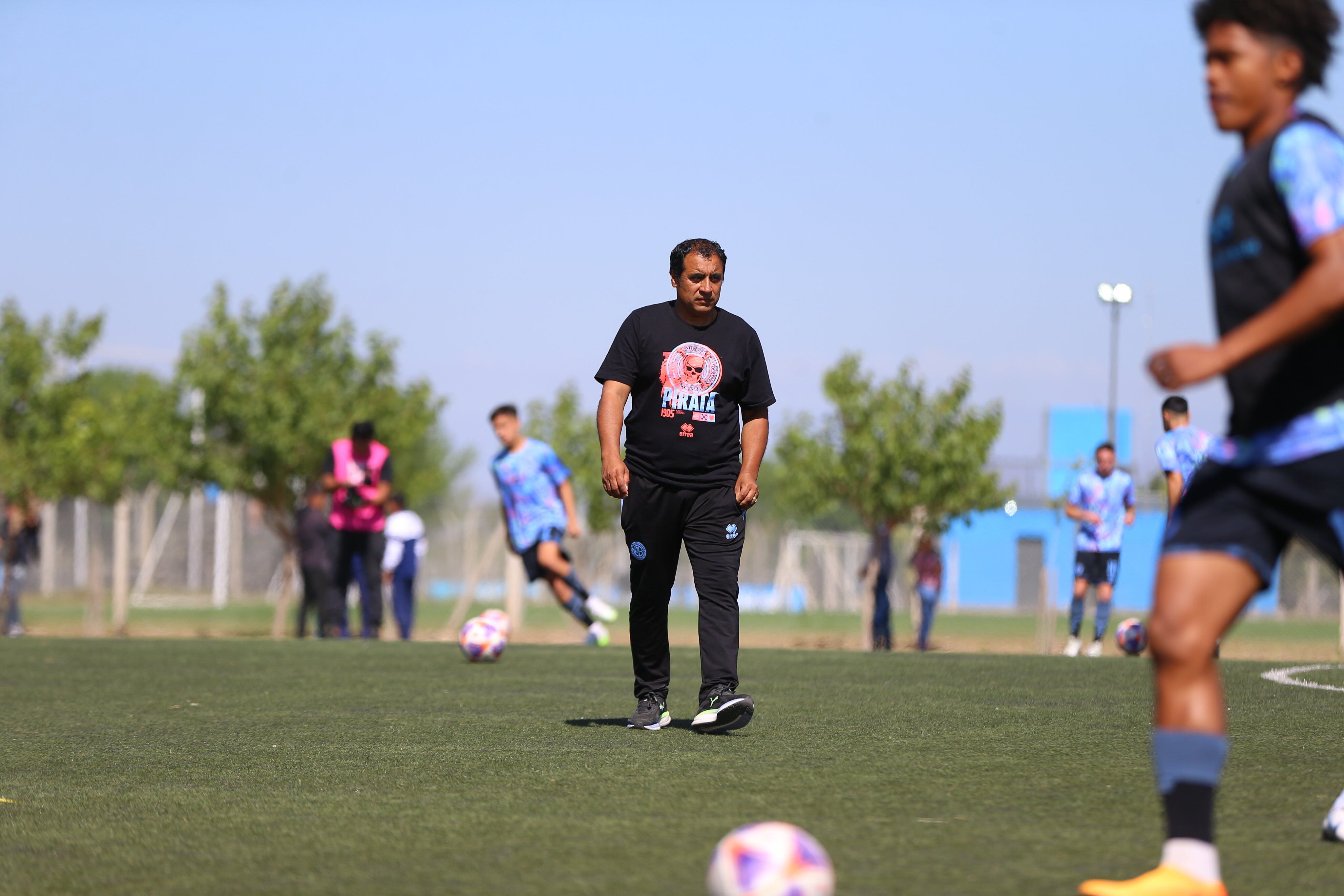 Norberto Fernández, el técnico de la Reserva de Belgrano que jugará los cuartos de final de la Copa Proyección (Prensa Belgrano)