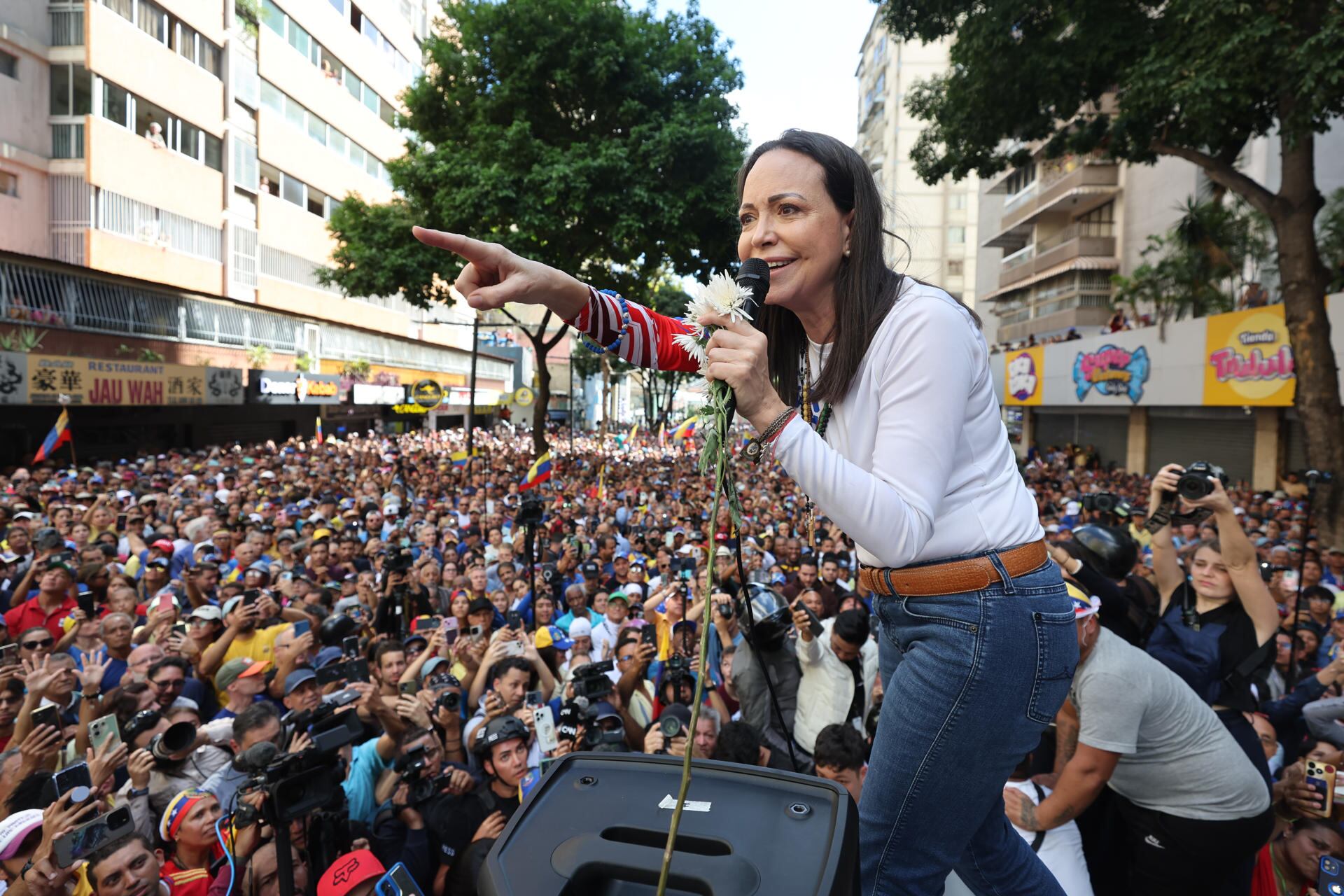 Seguidores de la líder antichavista María Corina Machado en Caracas (Venezuela). Foto: EFE/ Miguel Gutiérrez