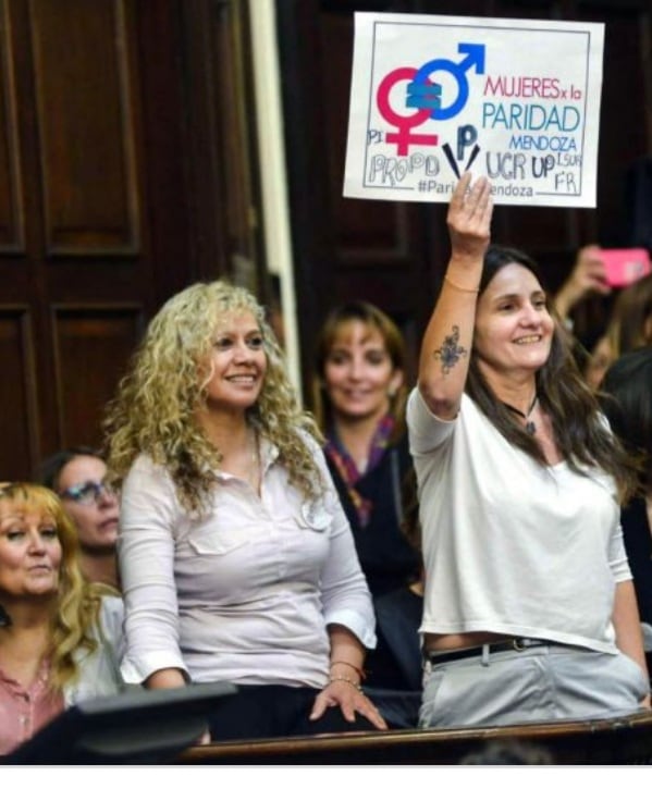 Dolores Alfonso milita y promueve la igualdad y ampliación de los derechos de las mujeres.