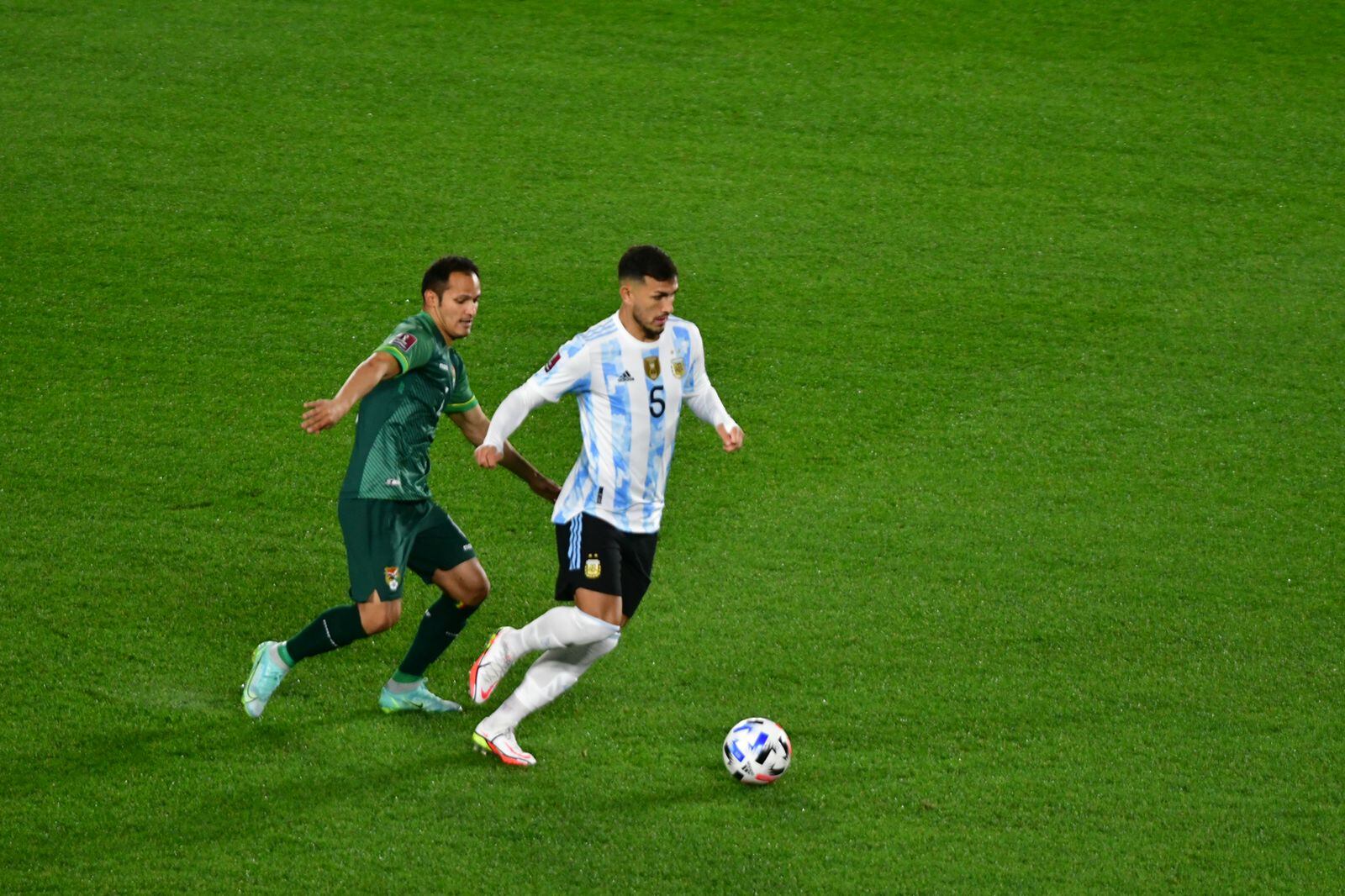 Leandro Paredes, el volante central de Argentina, ante Bolivia. (Federico López Claro / La Voz).