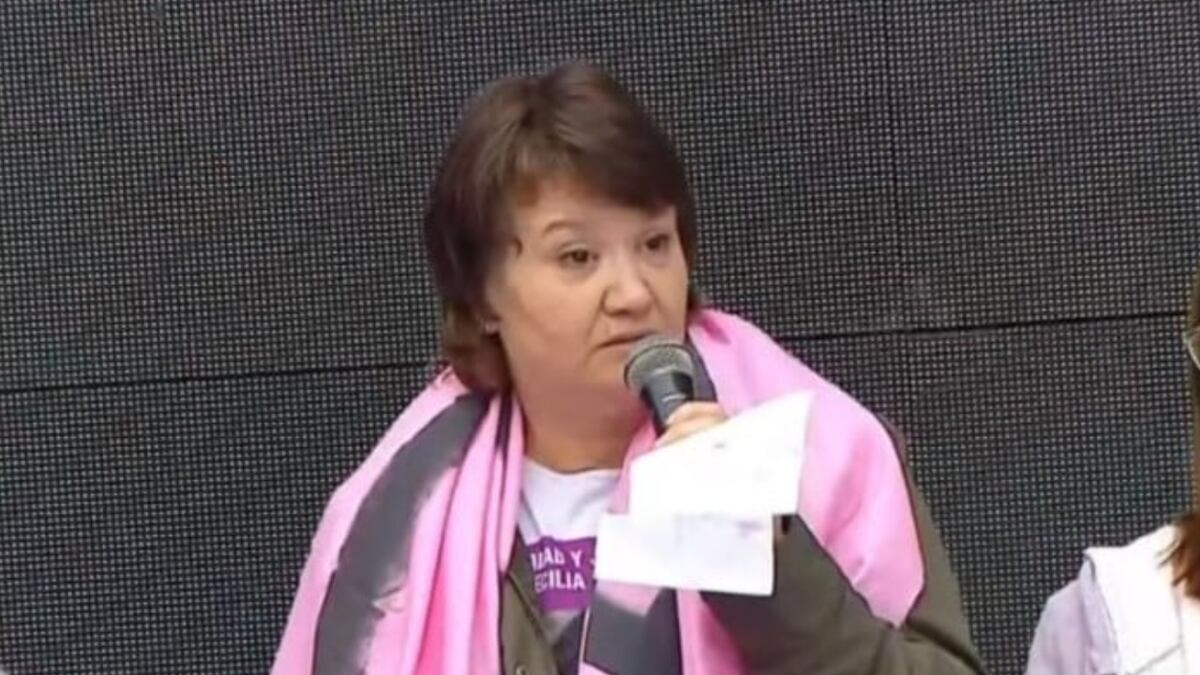 Caso Cecilia Strzyzowski: su madre encabezó la marcha en el puente que une Chaco con Corrientes