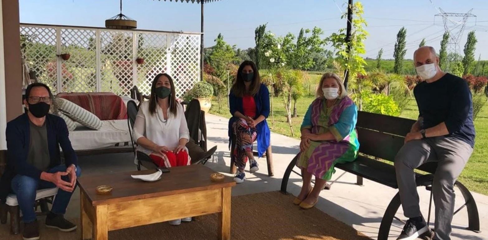 Una reunión entre Maximiliano Ferraro, María Eugenia Vidal, Maricel Etchecoin, Elisa Carrió y Horacio Rodríguez Larreta. 