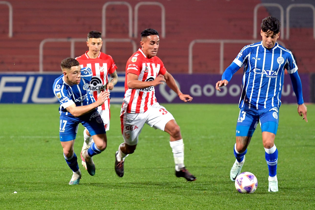 El Club Atlético Godoy Cruz Antonio Tomba jugó contra el Club Instituto de Córdoba en la última fecha de la Liga Profesional de Fútbol
Foto: Orlando Pelichotti