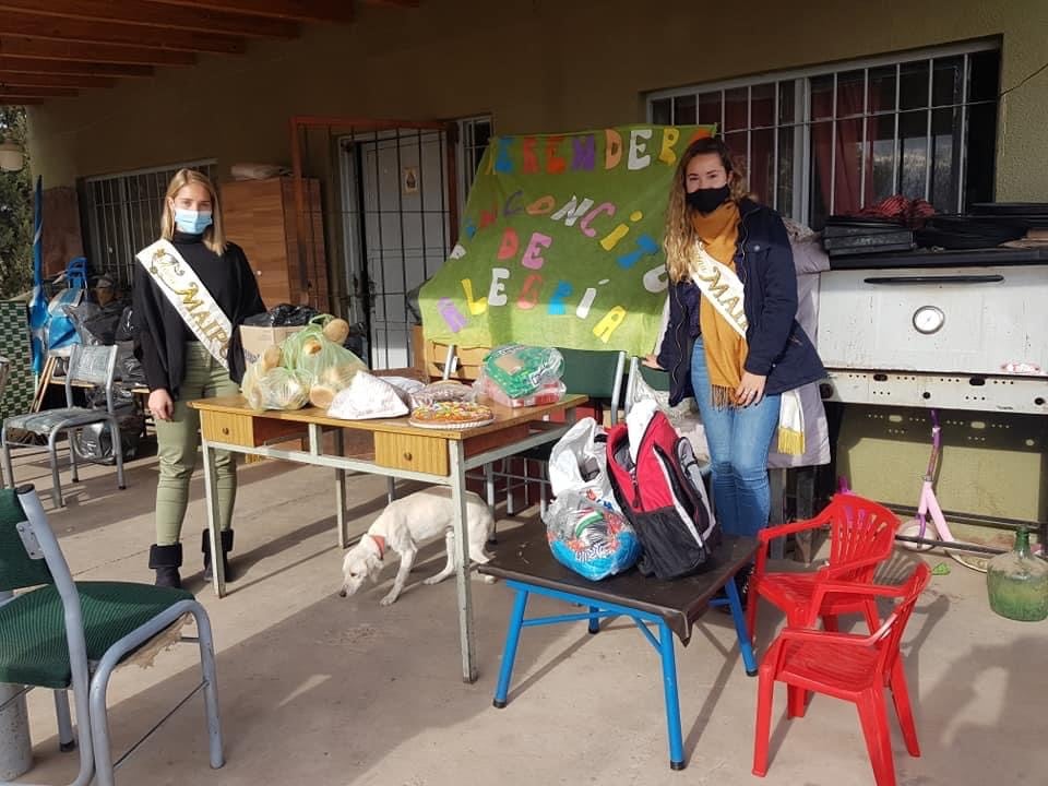 "Queremos llevar otra cosa que no sea comida", expresó el coordinador de las reinas.