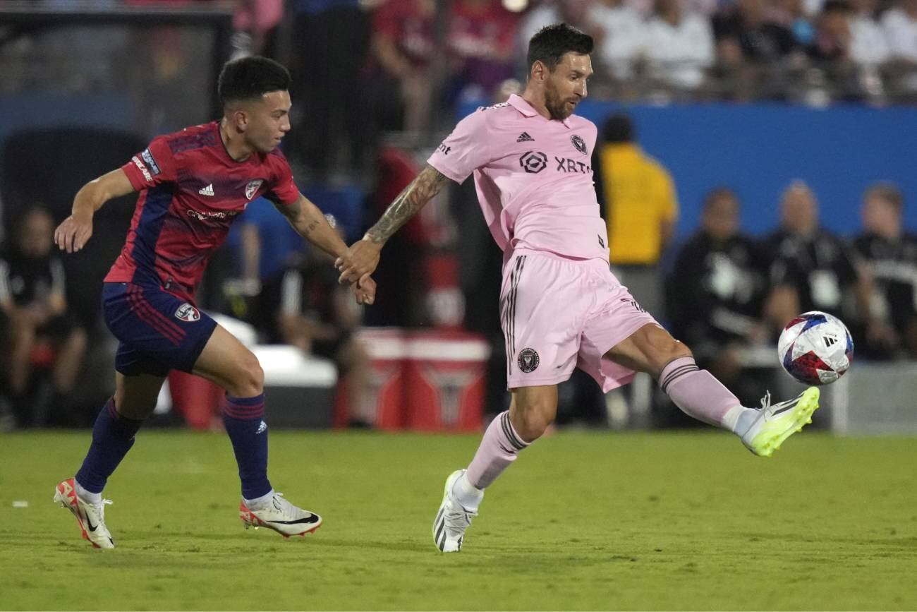 Messi en acción, durante el duelo entre FC Dallas e Inter Miami por octavos de final de la Leagues Cup. (AP)