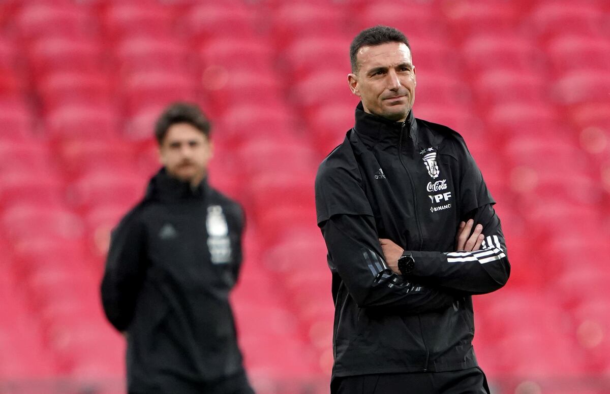 Problemas para Lionel Scaloni: Marcos Acuña y Gio Lo Celso no pudieron terminar sus partidos por molestia