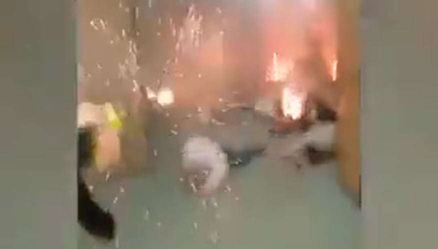 Más de 130 personas fueron asesinadas en una sala de conciertos - Captura de video