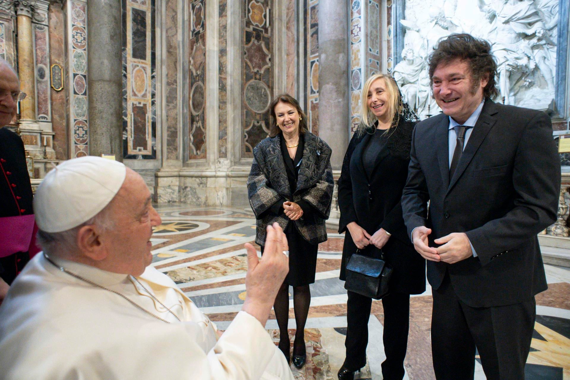 El encuentro entre el Papa Francisco y Javier Milei en el Vaticano. Foto: EFE/EPA.