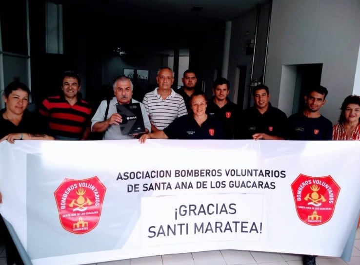 Bomberos de Corrientes recibieron la camioneta que Santiago Maratea les donó