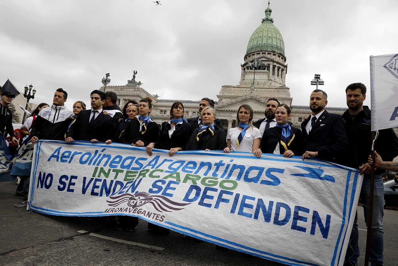 Guillermo Francos: “Si los gremios no aceptan la privatización, vamos a terminar con Aerolíneas Argentinas”
