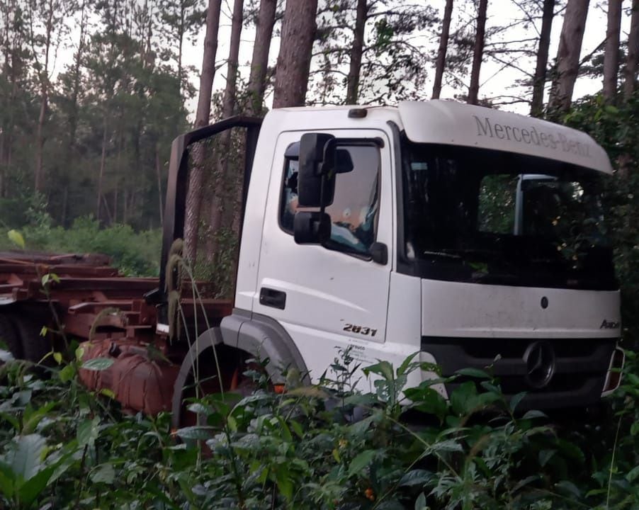 Colonia Mado: automovilista falleció tras impactar de frente contra un camión.