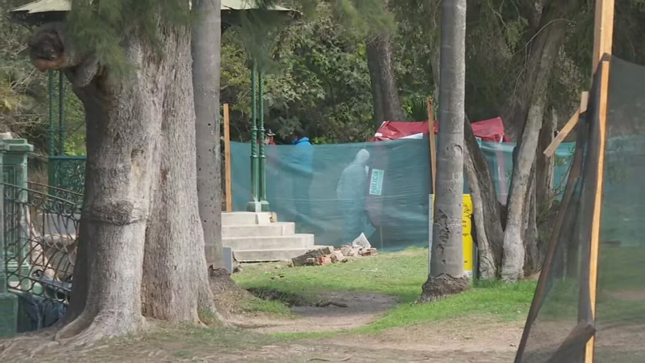 El cadáver apareció a medio metro de la orilla. Gentileza: TN.