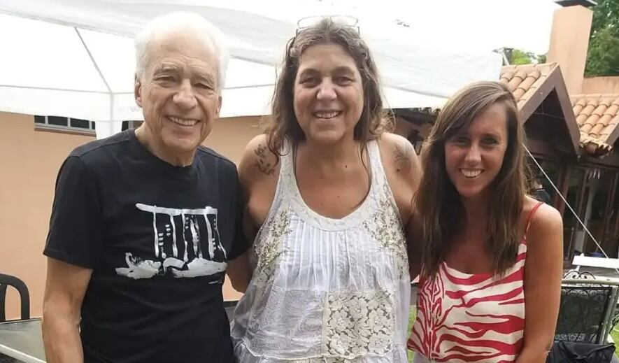 Reneé Cormillot junto a su padre Alberto y Estefanía Pasquini.